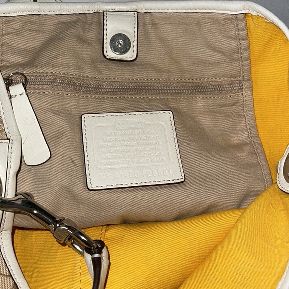 Coach Hadley signature duffle bag/wrist bag. Medium size - Picture 15 of 16